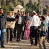 مئات المستوطنين يقتحمون مقامات دينية بعورتا