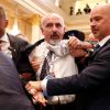 لهذا السبب تم طرد الصحفي الفلسطيني من مؤتمر بوتين ترامب!