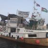 متضامنون دوليون يؤكدون بوجود إصابات خلال سيطرة الاحتلال على سفينة العودة
