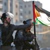 الاحتلال يزيل علم فلسطين ويضع العلم الاسرائيلي شمال نابلس