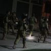 جيش الإحتلال: يعتقل 8 فلسطينيين ويصادر أمولاً بالضفة