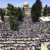عشرات الآلاف يؤدون صلاة الجمعة في المسجد الأقصى
