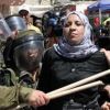 الاحتلال يعتقل سيدة وشابا من القدس بعد التنكيل بهما