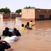 مجلس الدفاع السوداني يعتبر البلاد منطقة كوارث بسبب الفيضانات ويعلن حالة طواريء
