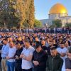 عشرات الآلاف يؤدون صلاة الجمعة في "الأقصى"