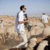 مستوطنون يُطاردون رعاة الأغنام بمسافر يطا جنوب الخليل