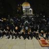 آلاف المصلين يحيون أولى ليالي رمضان في الأقصى رغم القيود